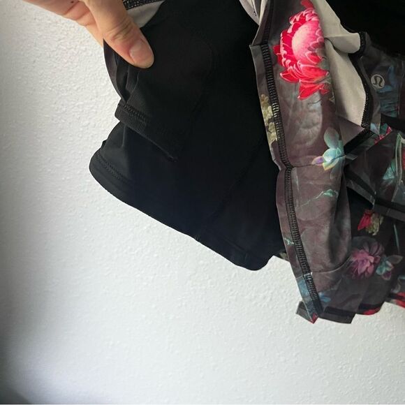 Lululemon Run: Pace Setter Skirt (Regular)
Curious Jungle Multi / Black - Picture 9 of 10